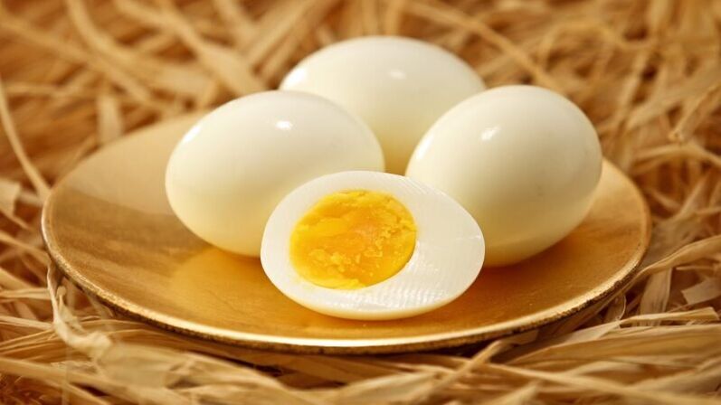 βραστό αυγό για τη δίαιτα με φαγόπυρο