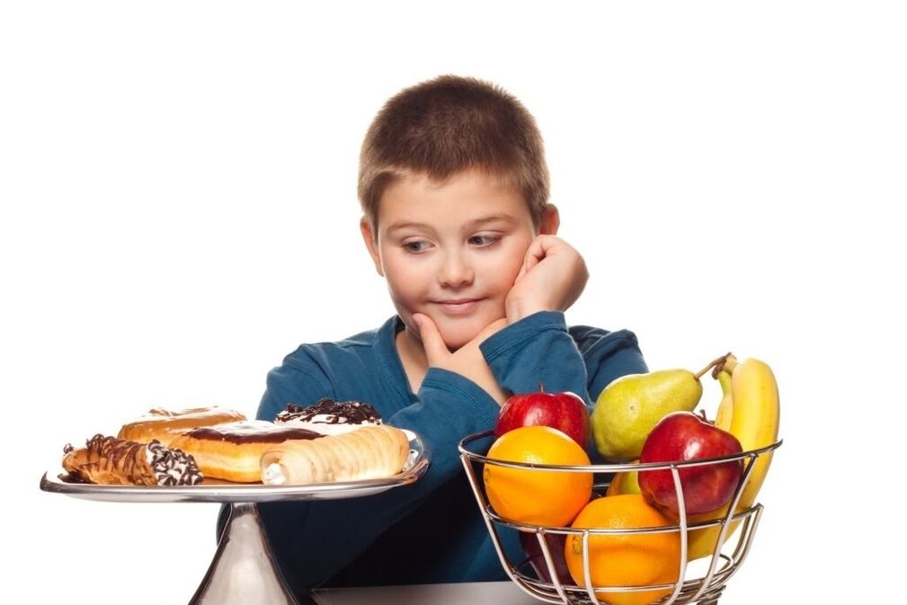 Εξάλειψη ανθυγιεινών ζαχαρούχων τροφών από τη διατροφή ενός παιδιού υπέρ των φρούτων